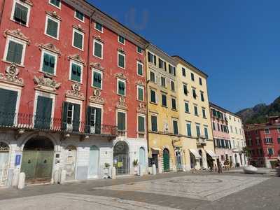 Champagneria Blanc Carrara, Carrara