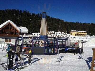 Jumper Food Fun & Ski Bar