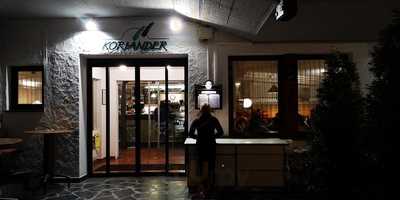 Pizzeria Koriander, Perca