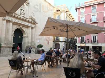 La Piazza Restaurante