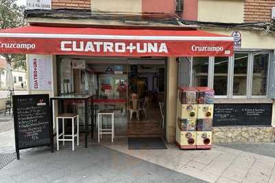 Cuatro+una