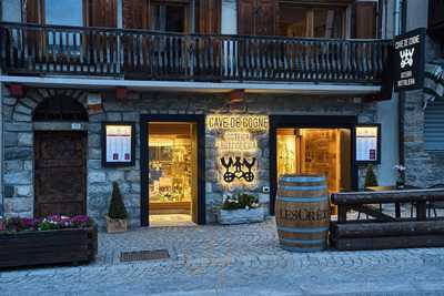 La Cave de Cogne, Cogne