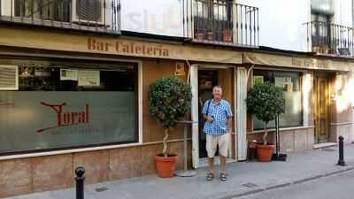 Cafeteria Bar, Toral