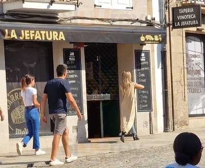 Taperia Vinoteca La Jefatura