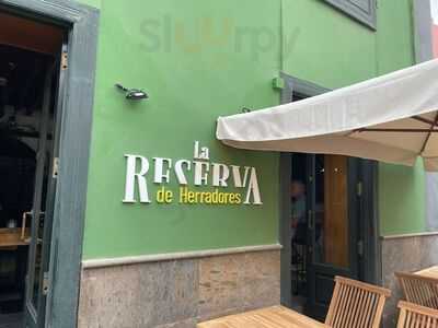 Restaurante La Reserva Vinoteca & Delicatessen