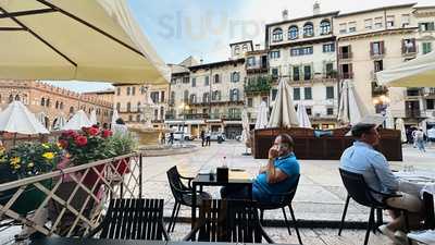 Piazza Erbe 28, Verona