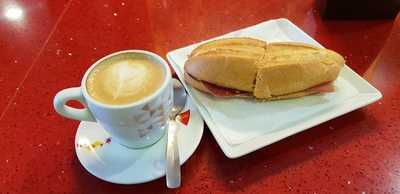 Cafeteria Panaderia La Tahona