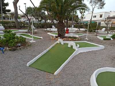 Mini Golf Bar