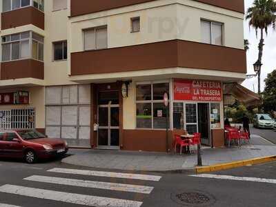 Bar Cafetería La Trasera Del Polideportivo.