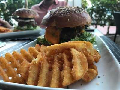 Baroa Bistro Burger & American Bar