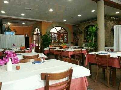 Hostal Restaurante El Surtidor S.l