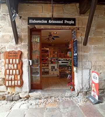 Confitería Y Panaderia Las Quintas