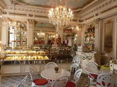 Pâtisserie À La Reine Mathilde, Bayeux