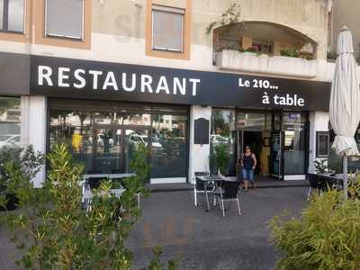 Le 210 à Table