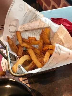 Moules and Chips, Lyon