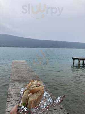 Les Caprices d'Émilie, Annecy