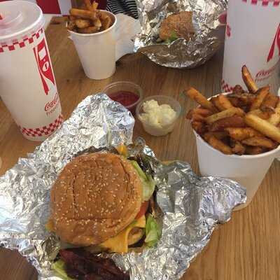 Five Guys Dijon Toison d'Or, Dijon