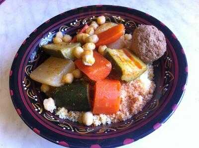 C Com 'là-bas Le Roi Du Couscous, Alès