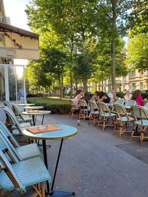 L'Avenue, Neuilly-sur-Seine