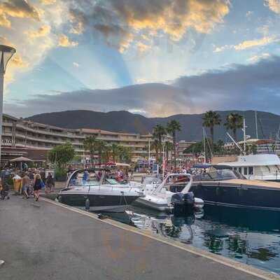 L'Ancre Bleue, Cavalaire-Sur-Mer