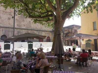 La Crémaillère, Orange