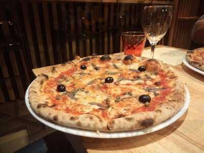 Pizza Mongelli, Revel