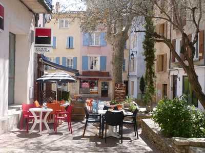 Le Petit Square Cafe