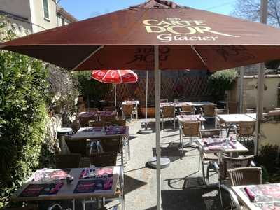 Cafe de Paris, Saint-Didier