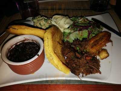 El LuLo Latin American Restaurant, Thones