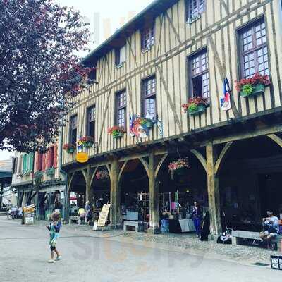 Mad Hatter Cafe, Mirepoix