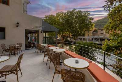 Hostellerie le Chateau, Fontaine de Vaucluse