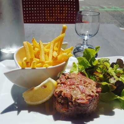 Cafe De L'auberge, Moutiers