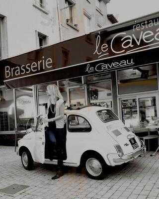 Le Caveau