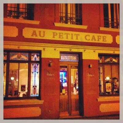 Au Petit Cafe