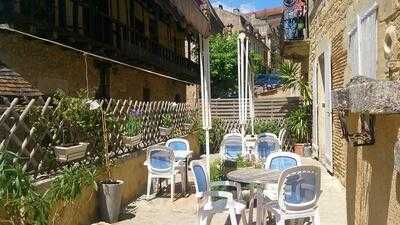 Cafe des quatre colonnes, Saint-Cyprien