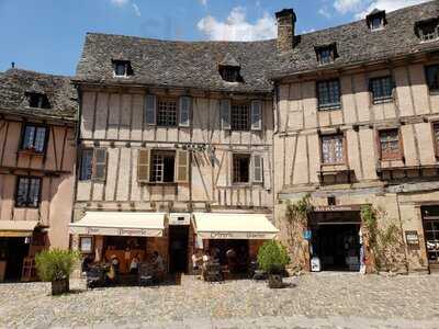 Au parvis, Conques