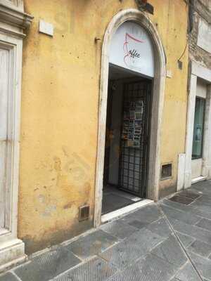 Coffee & Cigarette, Perugia