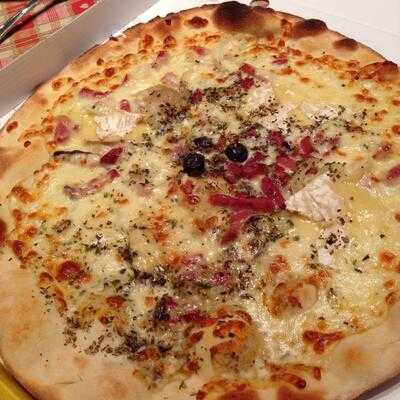 Chicken Pizza, Monaco