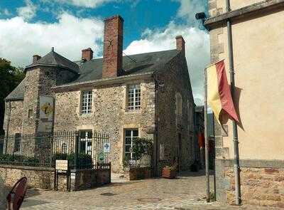 Cafe Des Tours, Sainte-Suzanne