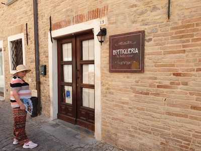 Bottiglieria la Bella Vines, Pesaro