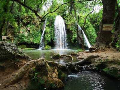 La Chute du Grand Baou, Le Val