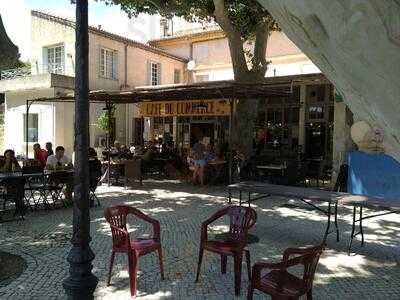 Le cafe du commerce, Boulbon