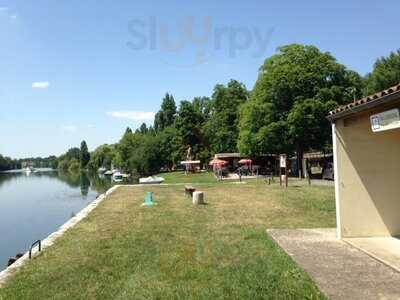 Les Quais De Taillebourg