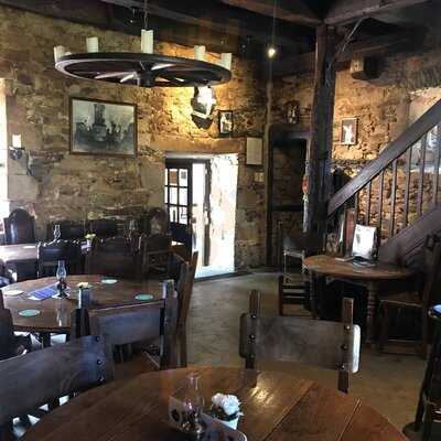 La Taverne De Montbrun