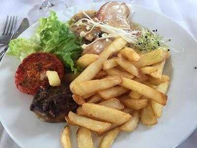 ches Troes Piots Coechons