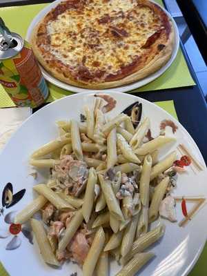 Mega Pizz menu