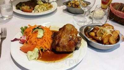 Restaurant La Cour Des Oiseaux  