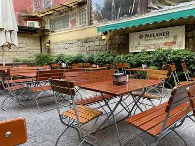 Bierkeller, Napoli