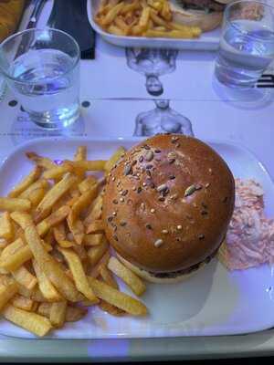 TATA Burger, Paris