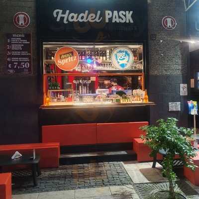 Hadel Pask, Napoli